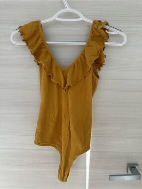 Aritzia Mustard Ruffle V-Neck Sleeveless Bodysuit